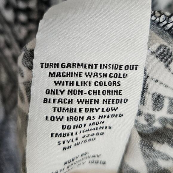 Ruby Rd Women's Tribal Black White Sheath Dress Medium Knee Length V-Neck - Picture 6 of 7